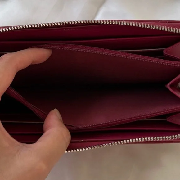 Authentic Chanel zippy wallet - Picture 10 of 13